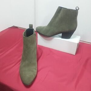 Frye & Co Womens SZ 10M Jacy Suede Side Zip Chelsea Ankle Boots Army Green .